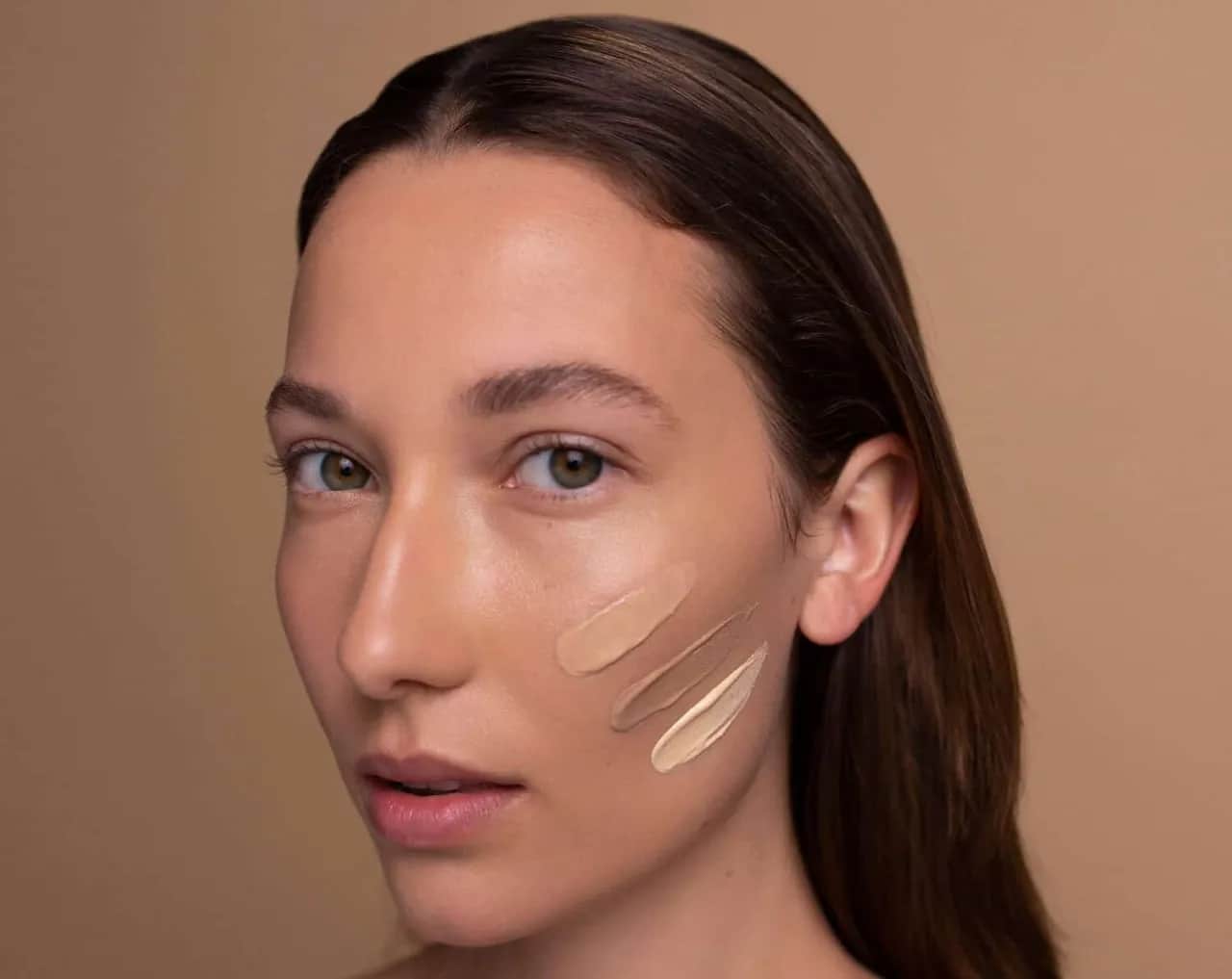 Baza pod krem BB: Kiedy jest potrzebna, a kiedy z niej zrezygnować?