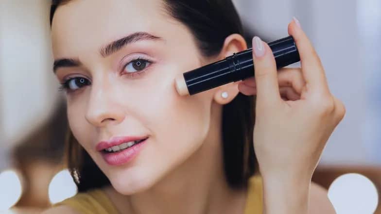 Jak dobrać idealny korektor do twarzy? Poradnik krok po kroku