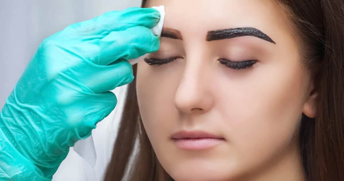 Jak zmyć za mocną hennę z brwi? Skuteczne i bezpieczne metody